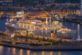 Te Koop | Het cruiseschip ss Rotterdam in Rotterdam Katendrecht