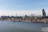 Het uitzicht vanaf de Maassilo op Katendrecht en de Maashaven en Euromast in Rotterdam