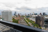 Het uitzicht op de skyline van Rotterdam vanaf het Erasmus MC in Rotterdam