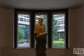 Het beeld van Erasmus in het Erasmiaans Gymnasium in Rotterdam