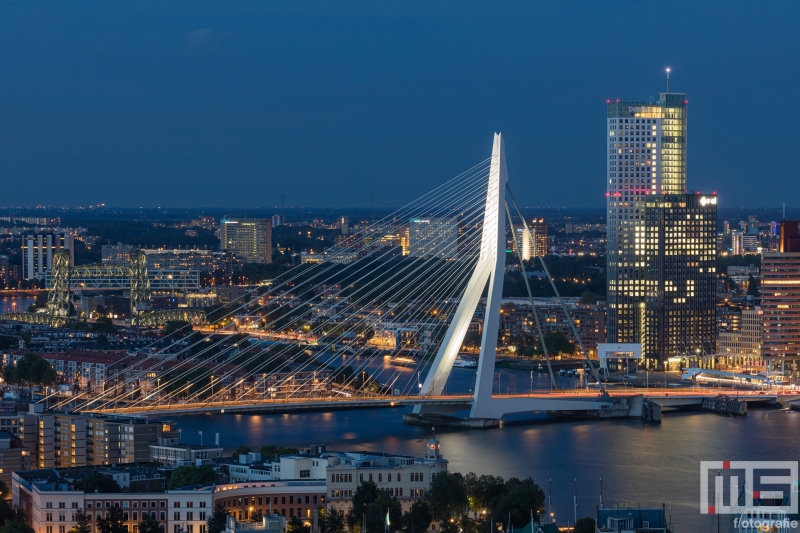 De Erasmusbrug en Maastoren in Rotterdam by Night