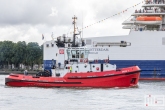 De P&O Ferries en sleepboot Union7 tijdens de Wereldhavendagen 2019 in Rotterdam