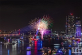 De vuurwerkshow tijdens de avondshow van de Wereldhavendagen 2019 in Rotterdam