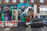 Een mural door Nina Valkhoff tijdens het Pow! Wow! Festval in de Afrikaanderwijk in Rotterdam