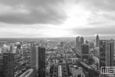 De skyline van Frankfurt by Day tijdens zonsondergang