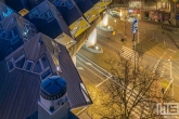 Te Koop | De Kubuswoningen en Markthal Rotterdam met de skyline van Rotterdam by Night