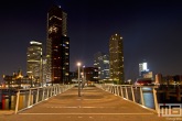 De Rijnhavenbrug met het uitzicht op de Wilhelminapier in Rotterdam by Night