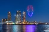 Droneshow 'Franchise Freedom' van Studio DRIFT sluit Bevrijdingsdag in Rotterdam af met 300 verlichte drones