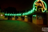 Het neonlicht bij de oude ingang van Diergaarde Blijdorp in Rotterdam