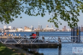 De Haven van Rotterdam vanuit Schiedam