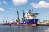 Het offshoreschip Amazon  van McDermott  in de Waalhaven in Rotterdam