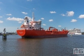 De tanker Sten Skagen  in de Waalhaven in Rotterdam