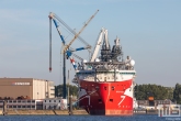 Het offshoreschip Seven Vega van Subsea7 in de Haven van Rotterdam