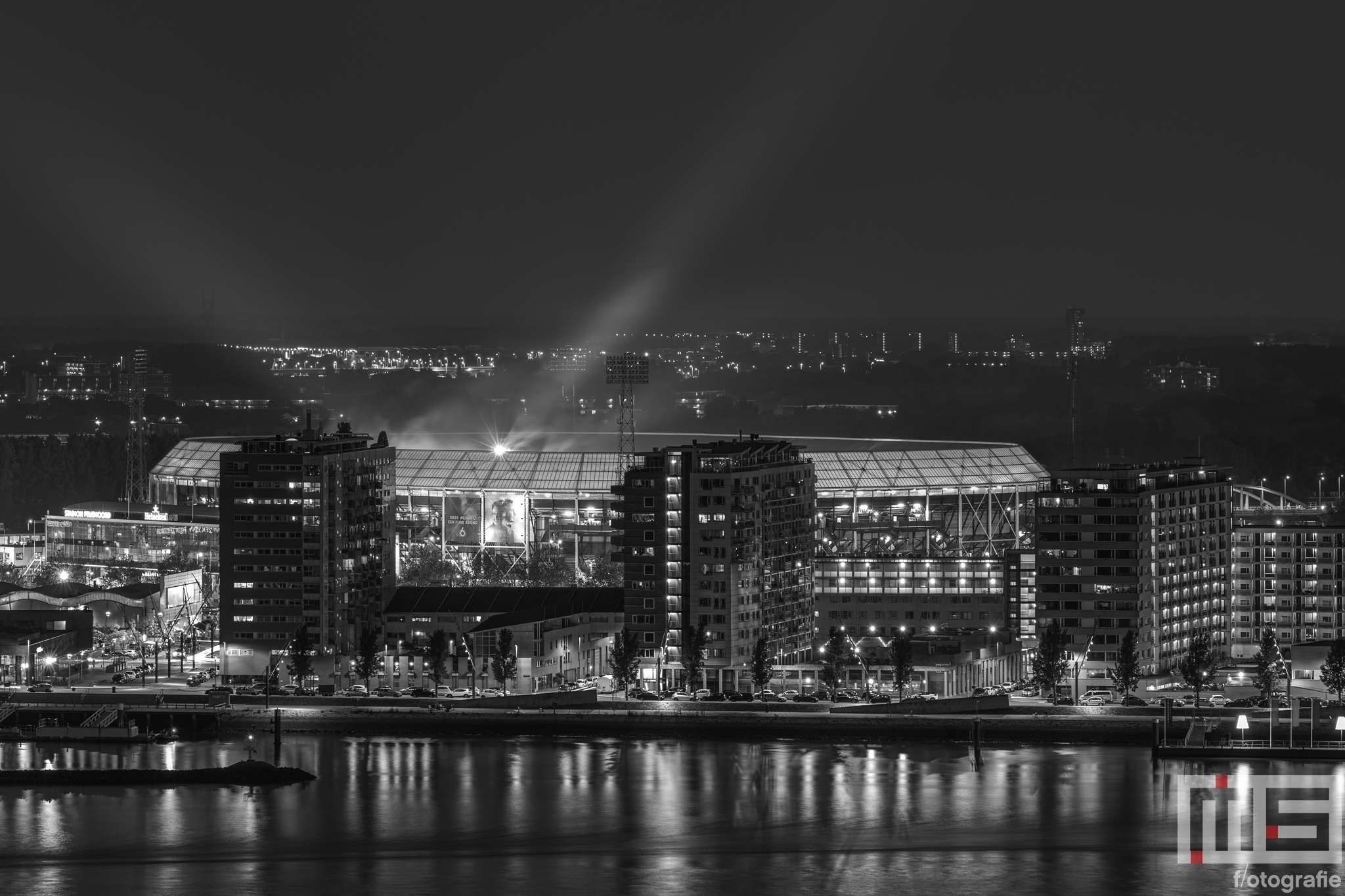 Te Koop | Feyenoord Stadion "De Kuip" in Rotterdam tijdens een concertreeks in z/w