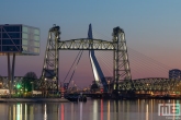 De Hef en de Erasmusbrug in Rotterdam tijdens de zonsondergang