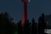 De Euromast in Rotterdam in de kleur  rood