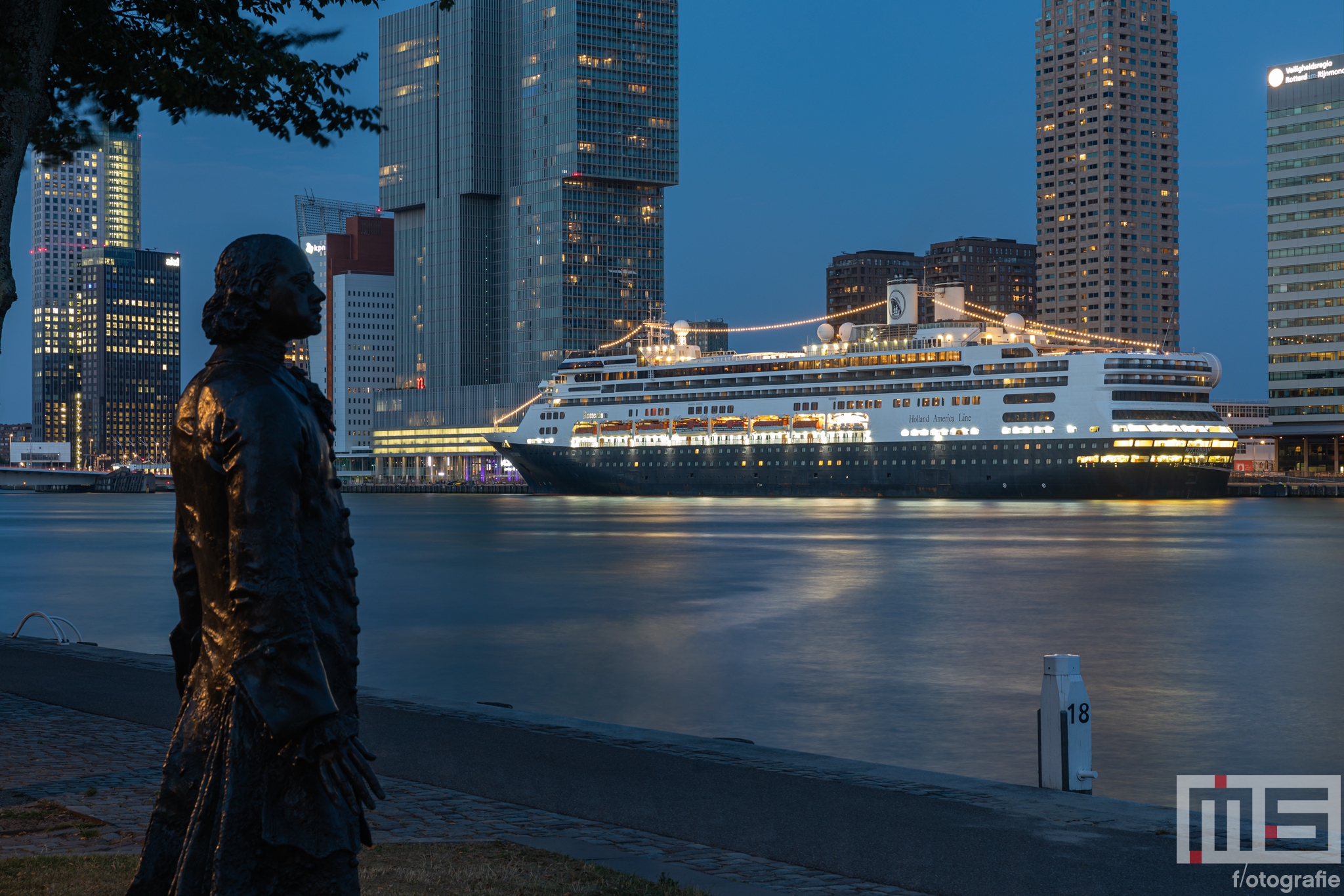 Te Koop | Het cruiseschip MS Rotterdam voor de laatste keer in Rotterdam