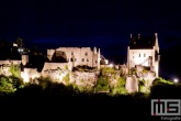 Het kasteel Larochette in Luxemburg in de nachtelijke uren