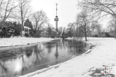 Sneeuw in het Park in Rotterdam met de Euromast