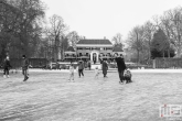 Sneeuw in het Park in Rotterdam met de Euromast