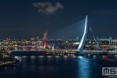 De Erasmusbrug in het stadscentrum van Rotterdam vanuit een unieke locatie