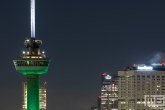 Het kraaiennest van de Euromast in Rotterdam in het groen wit