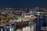 Te Koop | Het cruiseschip ssRotterdam in het stadscentrum van Rotterdam vanuit een unieke locatie