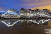 Het Hellinggat in Maassluis by Night met twee schepen