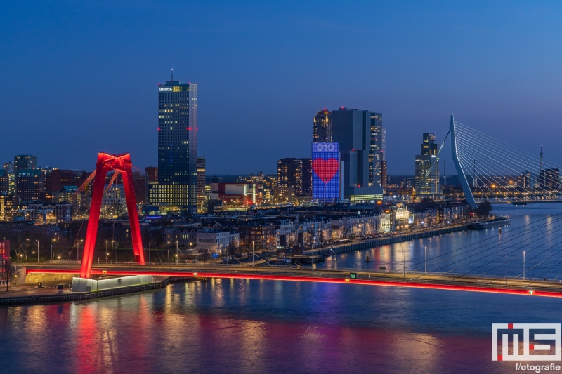 Te Koop | De Willemsbrug Rotterdam  met het Hart van Rotterdam op het KPN-gebouw