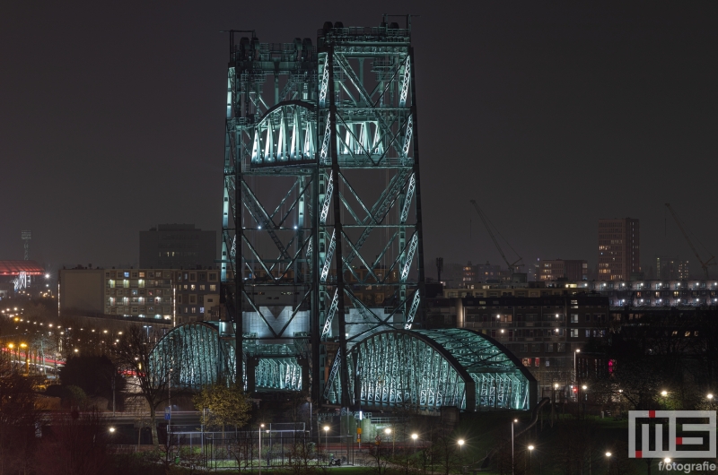 De Hef op het Noordereiland in Rotterdam by Night in detail