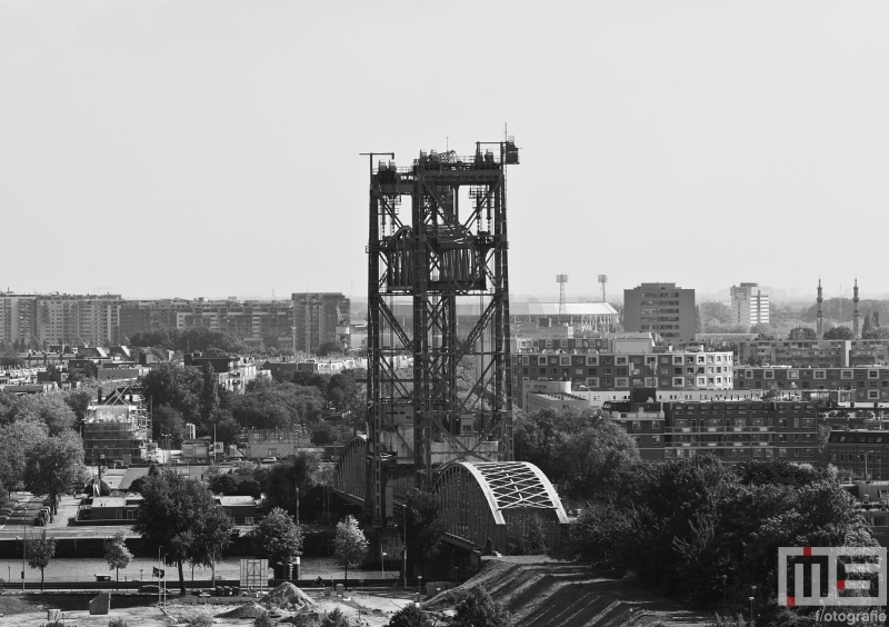 De Hef in Rotterdam met op de achtergrond het Feyenoord Stadion De Kuip