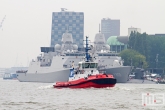 De sleepboot SD Jacoba op weg naar een demonstratie de Wereldhavendagen in Rotterdam