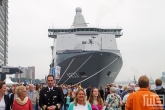 Het marineschip Zr. Ms. Karel Doorman (A833) op de Wereldhavendagen in Rotterdam