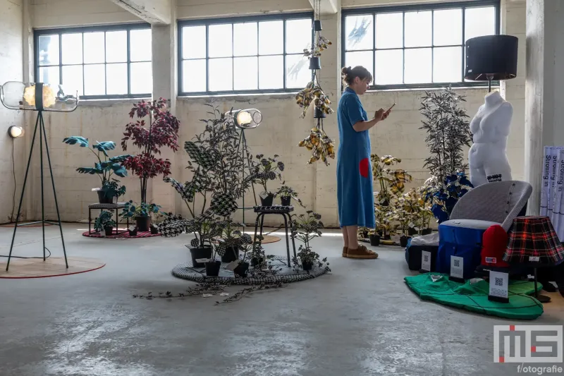 Bobbine Berden in het HAKA-gebouw in Rotterdam tijdens Designbeurs OBJECT Rotterdam