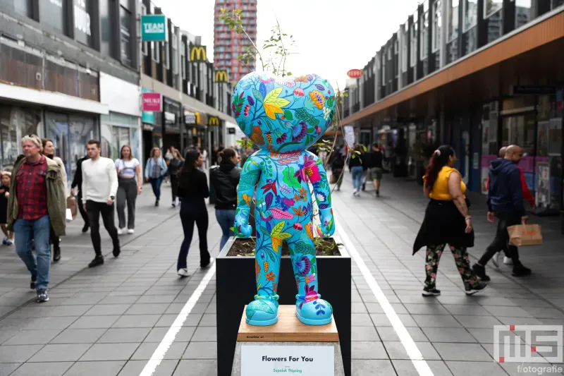 Heart Work Heroes in Rotterdam met Flowers for You van Supalak Thipsing