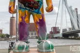 Heart Work Heroes in Rotterdam met  Patatje Roffa van Evi Beek en de Erasmusbrug