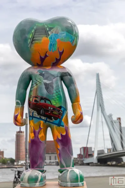 Heart Work Heroes in Rotterdam met  Patatje Roffa van Evi Beek en de Erasmusbrug