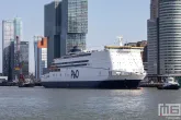 De Wereldhavendagen 2022 in Rotterdam met de Pride of Rotterdam met de Wilhelminapier