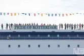 De Wereldhavendagen 2022 in Rotterdam met de Pride of Rotterdam met de bezoekers aan dek