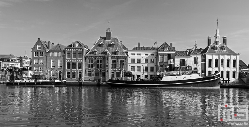 Het stoomschip Furie tijdens het evenement Furiade aan de kade in Maassluis