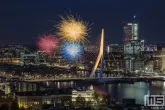 Te Koop | De Erasmusbrug in Rotterdam in de kleur goud speciaal voor 10 jaar Werk aan de Muur