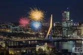 Te Koop | De Erasmusbrug in Rotterdam in de kleur goud speciaal voor 10 jaar Werk aan de Muur