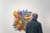 Het kunstobject van Thijs Jansen tijdens Art Rotterdam in de Van Nelle Fabriek in Rotterdam