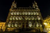 Het gemeentehuis van Leuven in de nacht