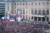Coolsingel in Rotterdam wordt overspoeld door zee van Feyenoord-fans tijdens huldiging