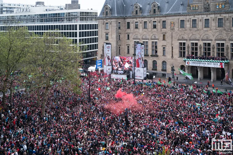 Rotterdamse Coolsingel barst uit zijn voegen bij Feyenoord's huldiging met hartverwarmende fans