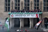 Feyenoord triomfeert op de Coolsingel in Rotterdamse huldiging van de kampioen