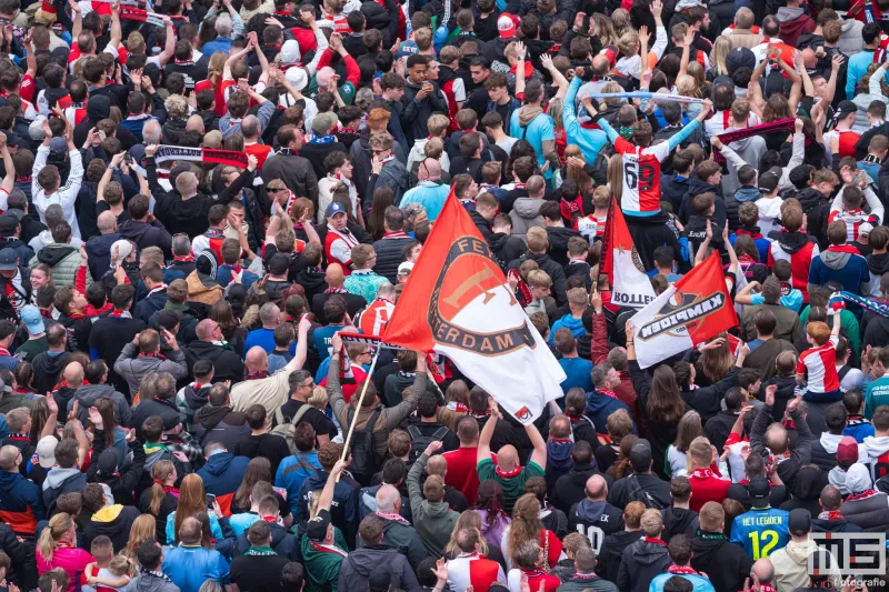 Coolsingel in Rotterdam juicht voor kampioen Feyenoord