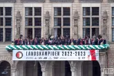 Feyenoord viert kampioenschap met indrukwekkende huldiging op de Coolsingel in Rotterdam