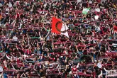 Rotterdamse Coolsingel overspoeld met steun tijdens Feyenoord's huldiging met geweldige supporters